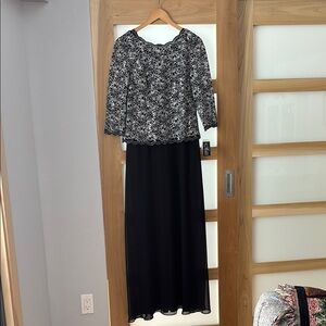 Alex Evenings Size 14 Elegant Black and White Women's Dress